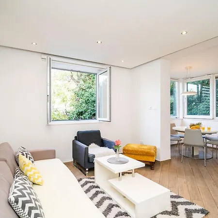 Spacious Two Bedroom Apartment-2