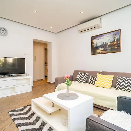 Spacious Two Bedroom Apartment-3
