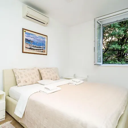 Spacious Two Bedroom Apartment-2