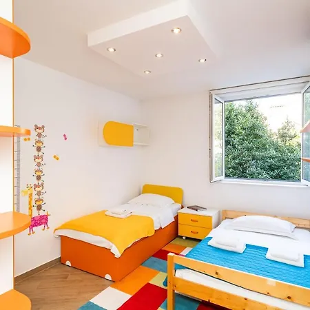Spacious Two Bedroom Apartment-2