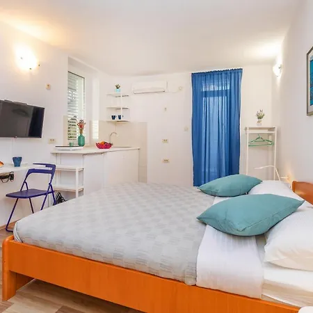 Bis Apartments 1 & 2-2