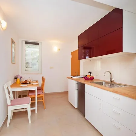 Bis Apartments 1 & 2-3