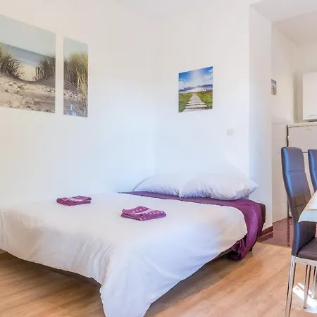 Sunlit Comfort Apartments-3