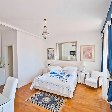 Blue Studio Apartment Next To The Beach-2