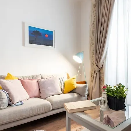 Flora-Heartbeat Old City Three Bedrooms Apartment-3