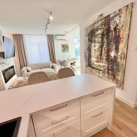 Apartment Velvet - Free Private Garage-3