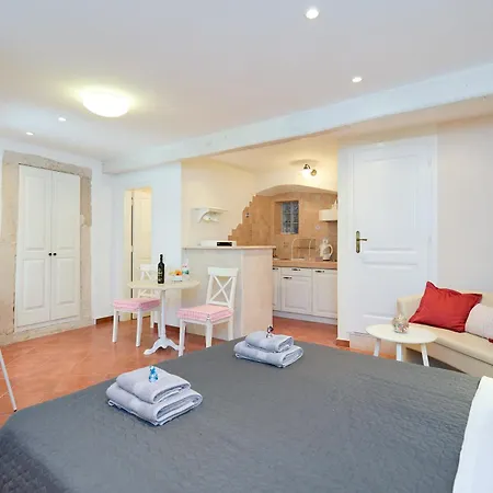 Doria Apartments-3