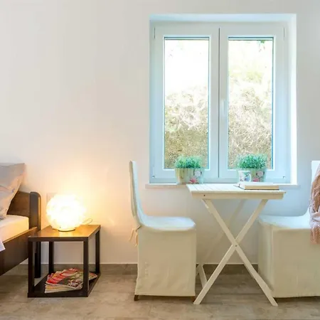 Betanija & Arijana Bayview Studio Apartments-2
