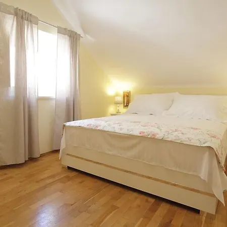 Apartment Kovac Old Town 2-2