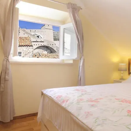 Apartment Kovac Old Town 2-3
