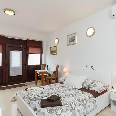 Apartments Dia-3