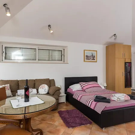 Apartments Dia-2