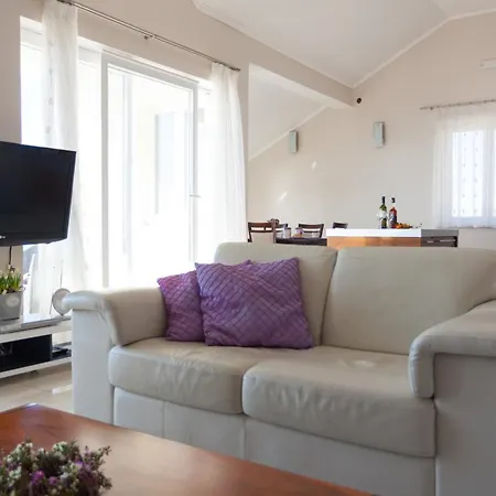 Luxury Apartments Con Vista-2