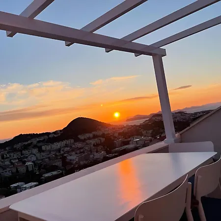 Breathtaking Sea View Apartment Near The Old City-3