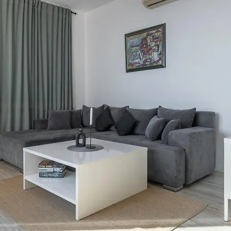 Chill Out - Old Town & Seaview Apartments-3