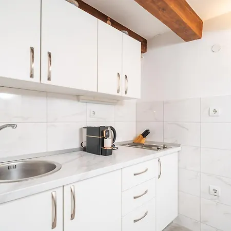 Lores Apartment-3