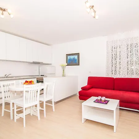 Avenue Apartment-2