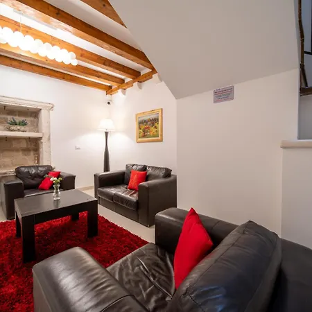 Celenga Apartments With Free Offsite Parking-2