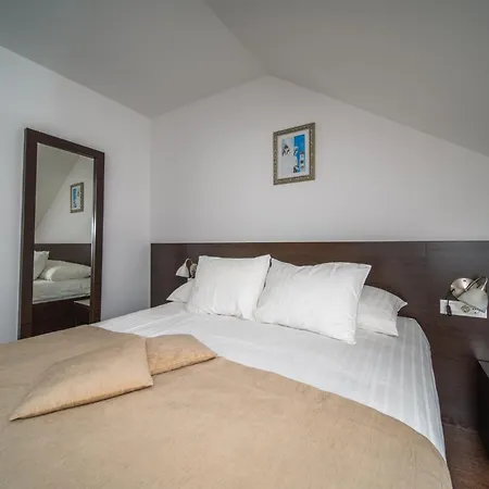 Celenga Apartments With Free Offsite Parking-3