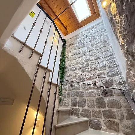 Dubrovnik Throne Suite IV-2