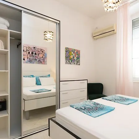 Guest House Cinema Close To Port-2