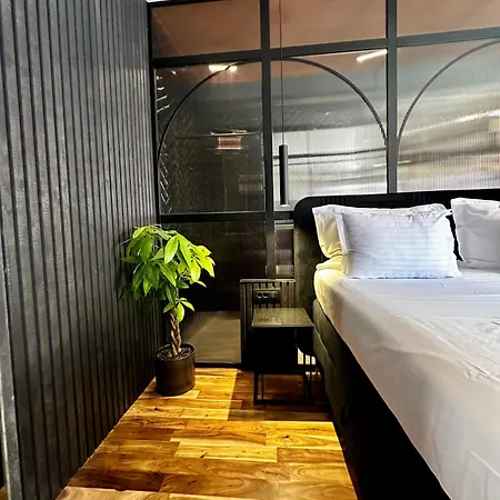 Room 1783 Old Town-3