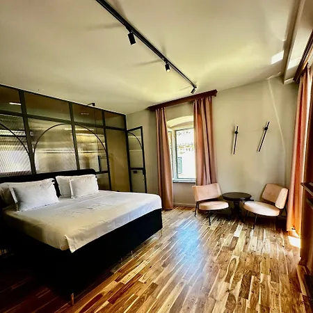 Room 1783 Old Town-2