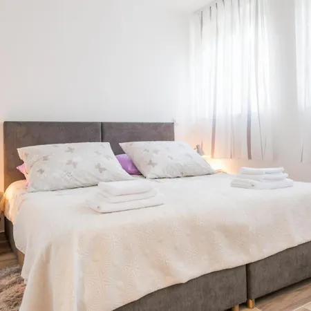 Apartment Luce Royal-3