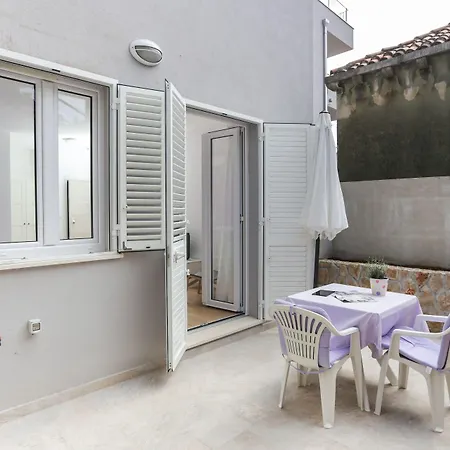 Apartments Villa Karmen-3
