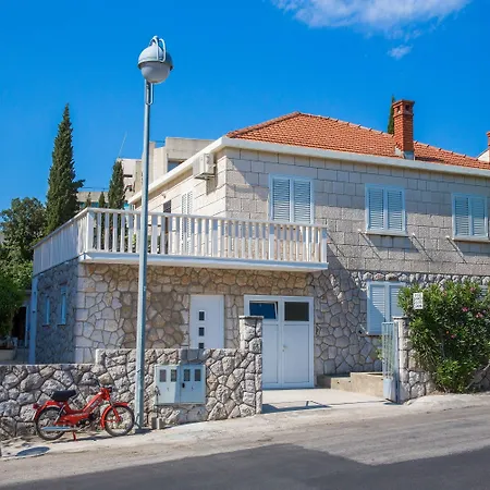 Aida Apartments And Rooms For Couples And Families Free Parking-3