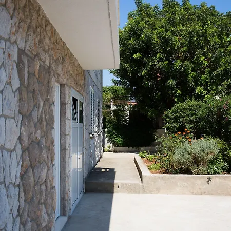 Aida Apartments And Rooms For Couples And Families Free Parking-2
