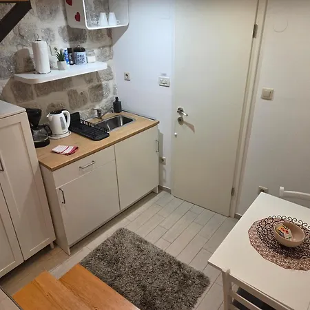 Festa Apartments & Rooms-2