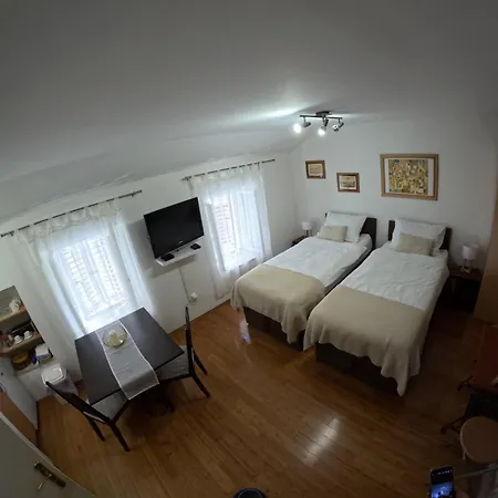 Apartment Old Town Gverovic-2
