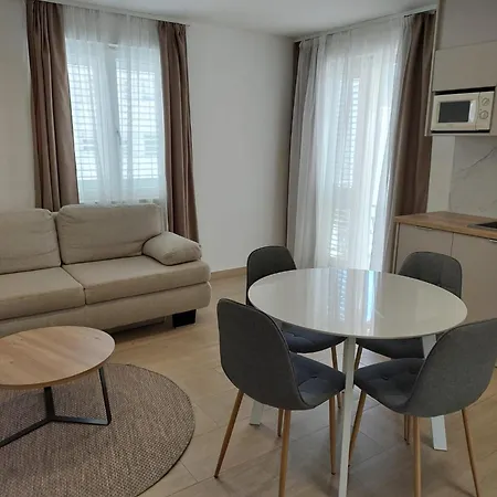 Apartments Sandra Solitudo II-3