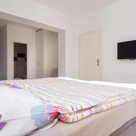 Apartments F & P-2