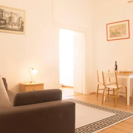 Dolce Vita Old Town Studio-3