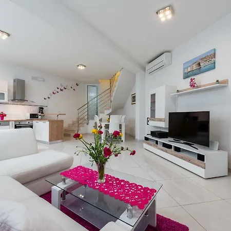 Luxury Sensation Spacious & Free Private Garage-2