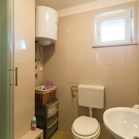 Fresh&spacious studio-2