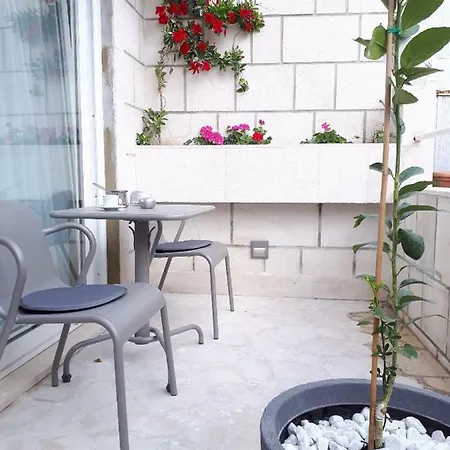 Alto Rooms And Apartments-2