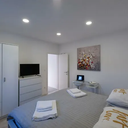 Ips Apartment With Free Parking-2