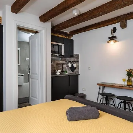 Private Accommodion Linda Studio-2