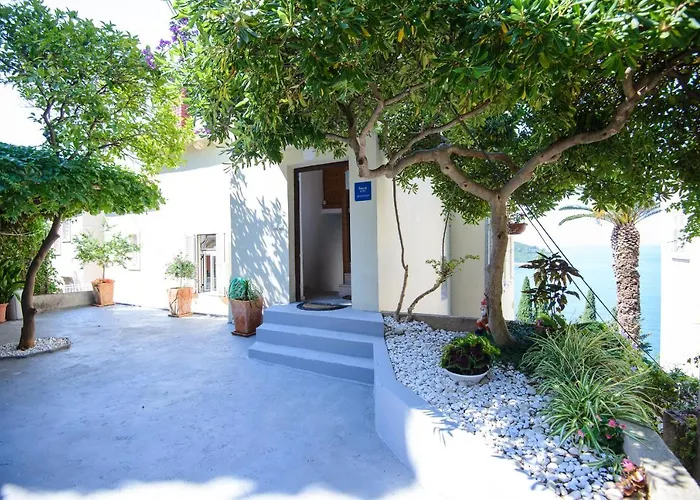 2-Bed Apt Sleeps 4 With Sea View 10 Min To Beach Dubrovnik