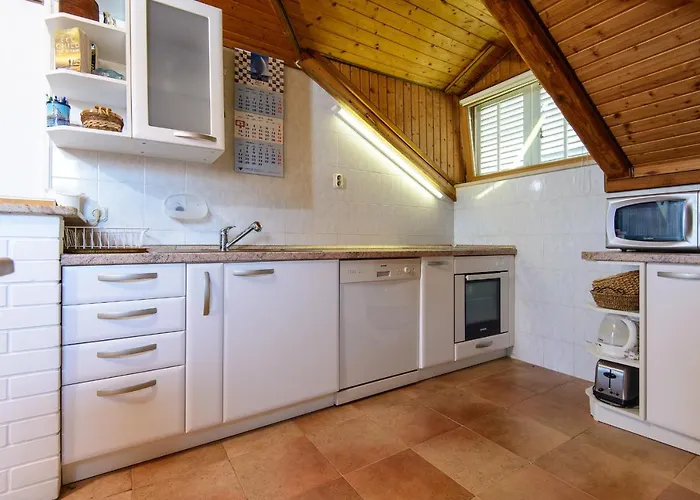 2-Bed Apt Sleeps 4 With Sea View 10 Min To Beach Dubrovnik