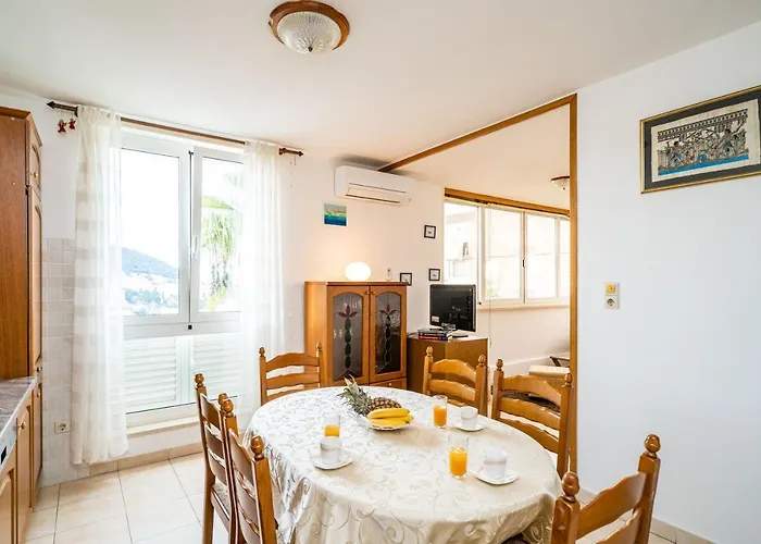 Spacious Three Bedroom Apartment Dubrovnik