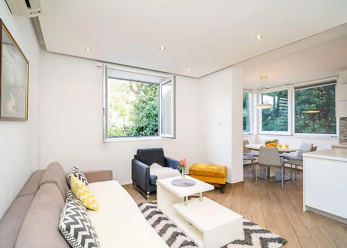 Spacious Two Bedroom Apartment Dubrovnik