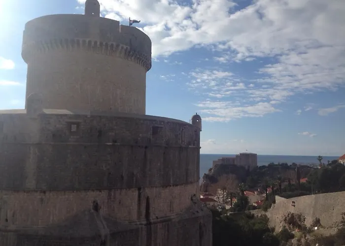 Happy Dubrovnik Centre-Free Parking Apartment